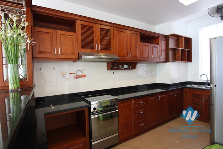 Lakeside house for rent in Tay Ho with amazing lake view 